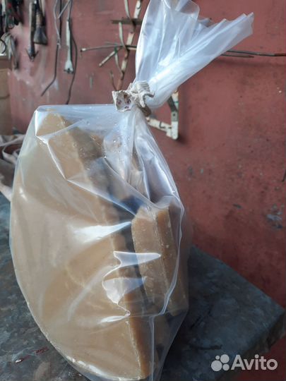 Воск пчелиный продам