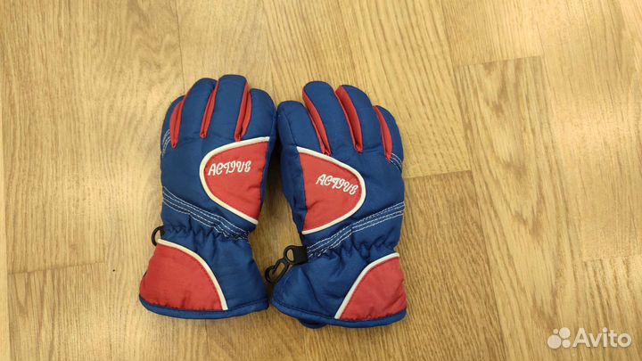 Детские зимние вещи (шапки,перчатки,кофты)