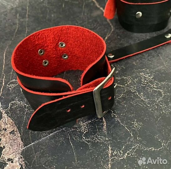 Наручники из кожи