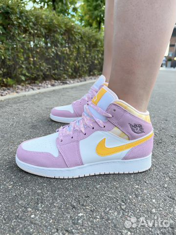 Nike Air Jordan 1 Mid SE Arctic Pink