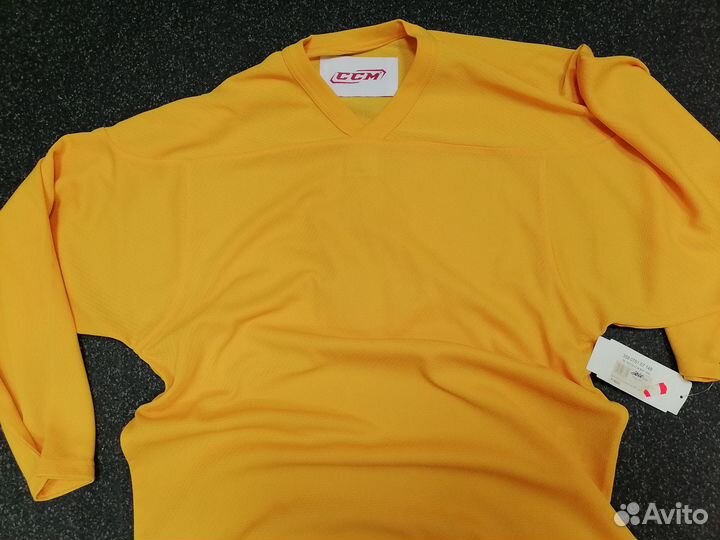 Перчатки вратарские, нагрудник, футболка вратаря