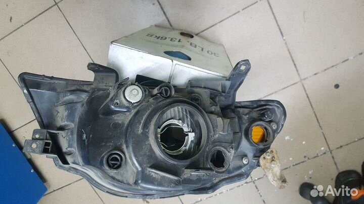 Фара на Mitsubishi L200