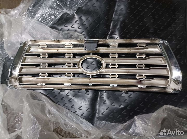 Решетка радиатора Toyota Land Cruiser 200, 07-11