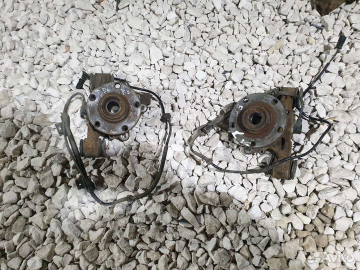 Кулак задний Volkswagen Passat B5+