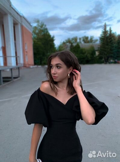 Вечернее черное платье