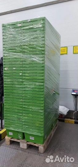 Пластиковые ящики с крышками