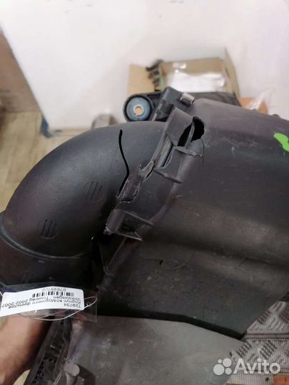 Корпус воздушного фильтра Volkswagen Touareg, 2004