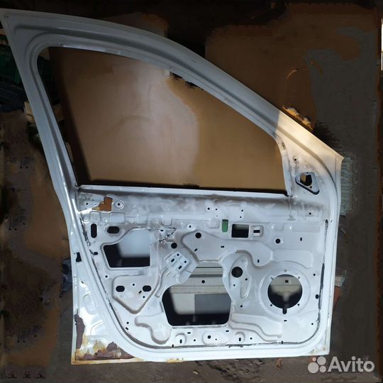 Дверь передняя левая renault logan