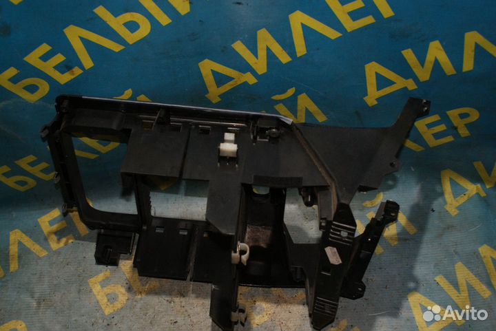 Рамка магнитолы Volvo V70