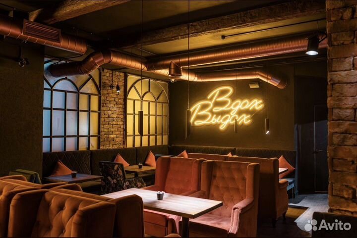 Бармен официант бариста