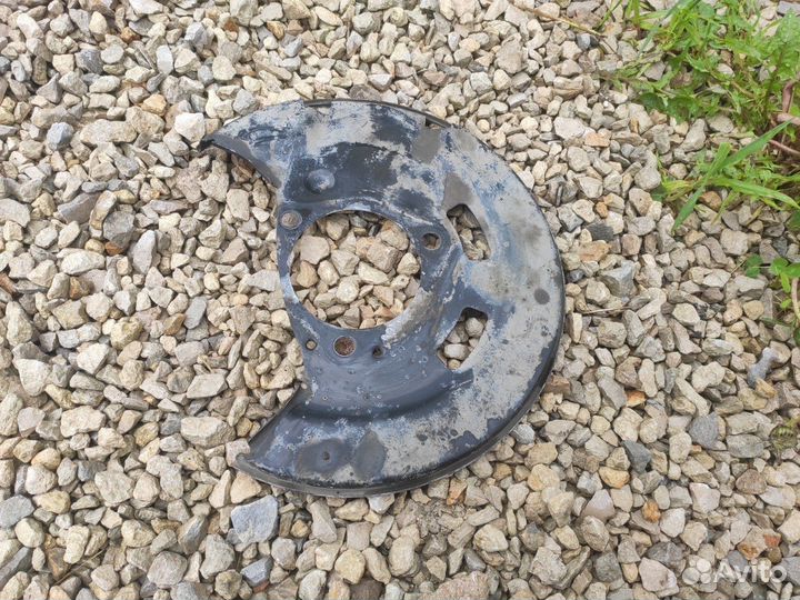 Пыльник тормозного диска передний левый Opel Astra