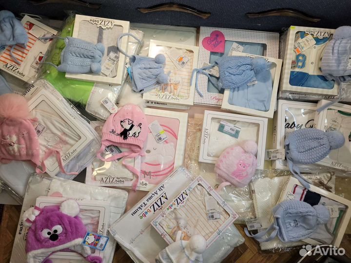 Комплект на выписку конверт на рождение шапка