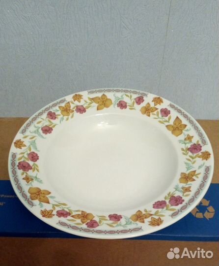 Тарелки глубокие фарфоровые Чехословакия и мелкие