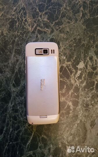 Nokia E52