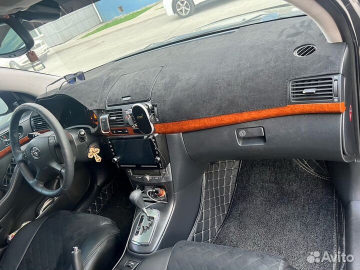 Toyota Avensis T250 Накидка на приборную панель из