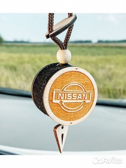 Подвеска диск 3D белое дерево Nissan