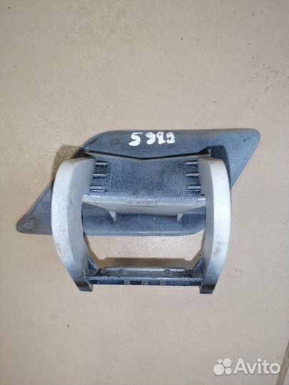 Крышка омывателя фары правая Mercedes Benz C200