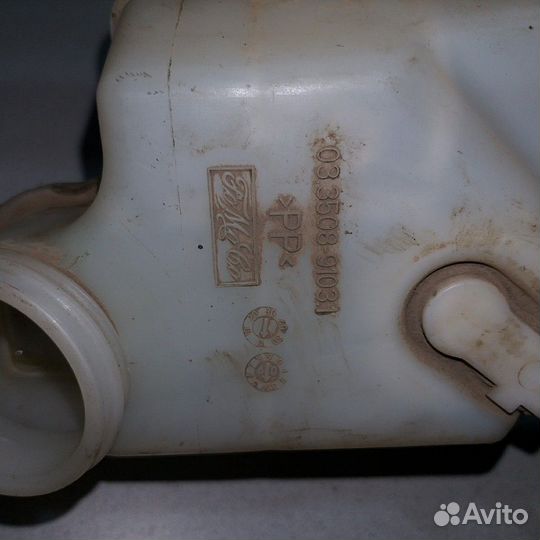 Главный тормозной цилиндр с бачком Ford Focus 2