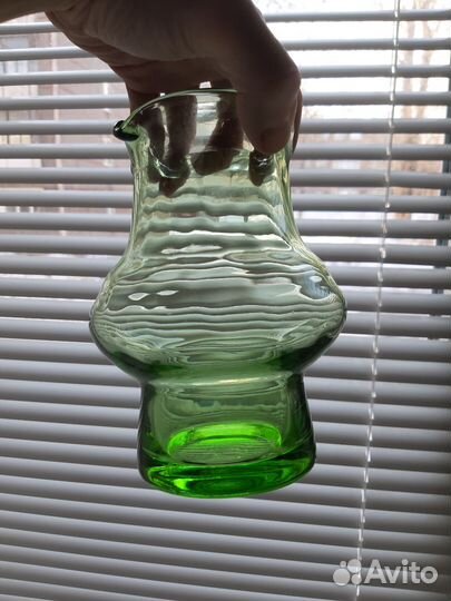 Ваза СССРдля цветов,украшенная рельефным декором'