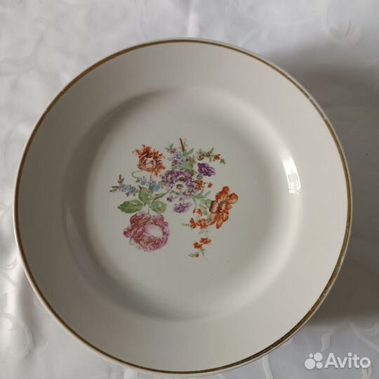 Тарелки большие плоские обеденные