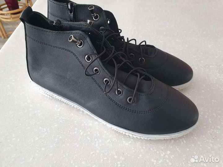 Кожаные ботинки