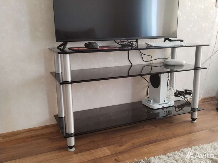 Стеклянная тумба под тв