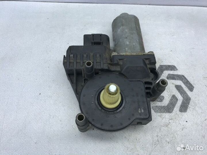 Моторчик стеклоподъемника правый Audi A4 B5