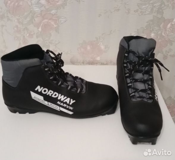 Лыжные ботинки