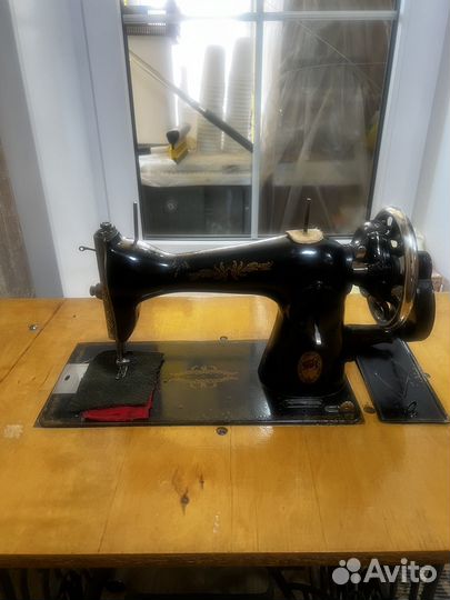 Швейная машина Singer