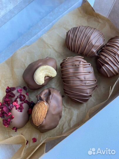 Королевские финики с сыром Дор Блю в шоколаде