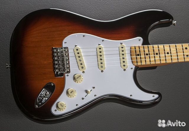 Fender Jimi Hendrix Stratocaster 3-Color Sunburst