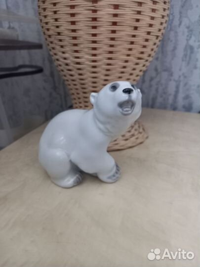 Статуэтка фарфор белый медведь