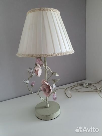 Комплект освещения. Настольная лампа, бра и потоло