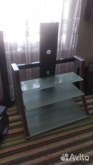 Стеклянная тумба под тв