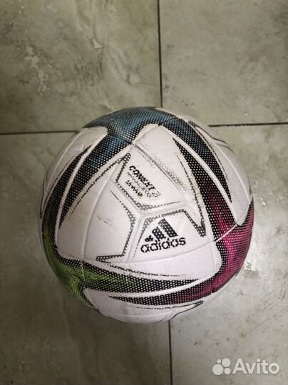 Футбольный мяч adidas