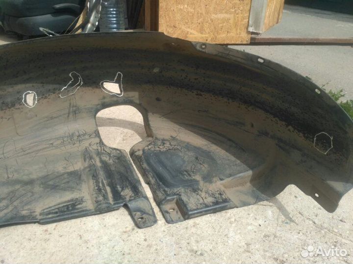 Подкрылок задний левый Skoda Octavia Tour A4