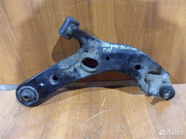 Рычаг подвески передний правый Toyota Estima GSR50