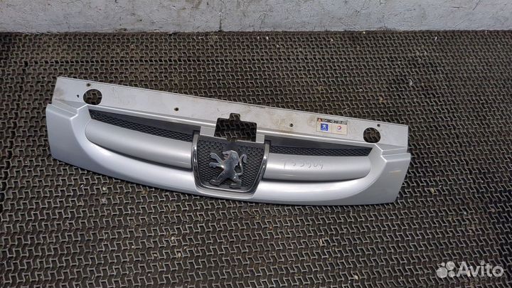 Решетка радиатора Peugeot Partner, 2004