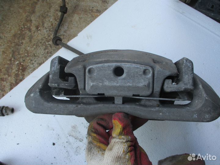 Бмв 5 Е60 XI суппорт передний