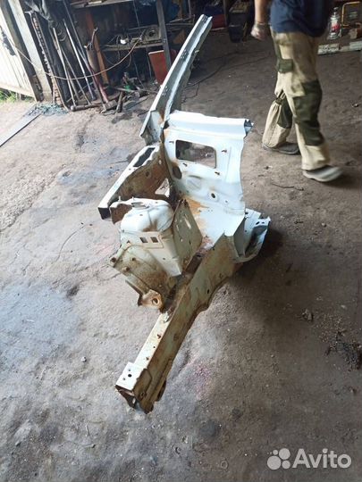 Стойка двери передняя правая Mercedes-Benz C207