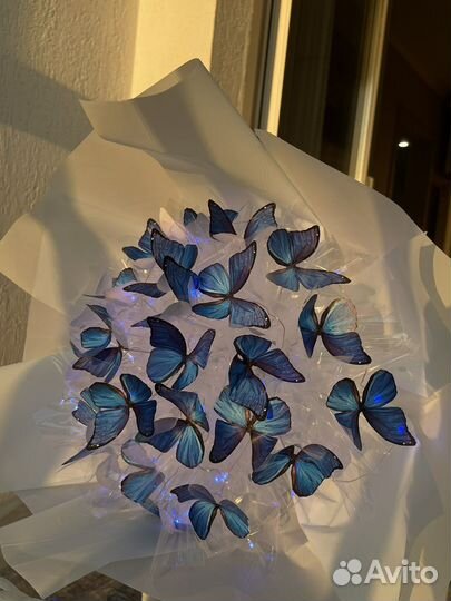 Светящийся букет из бабочек