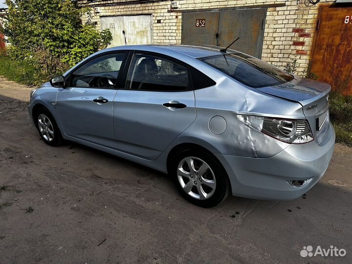 Hyundai Solaris 1.6 AT, 2012, битый, 139 000 км