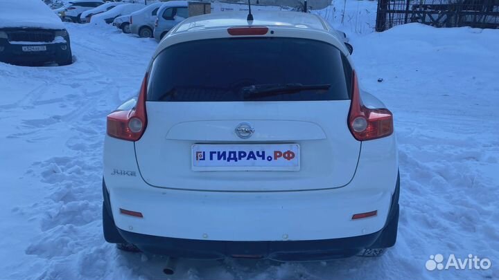 Кронштейн генератора Nissan Juke (YF15) 11710-EE90C