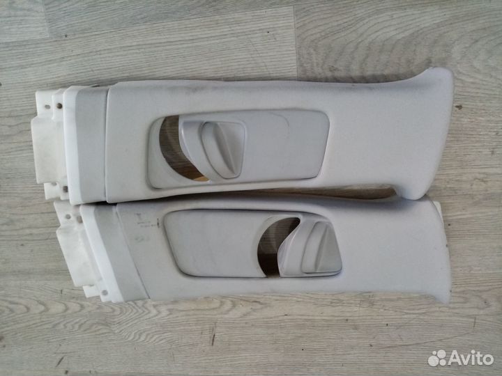 Обшивка центральной стойки Toyota Avensis II