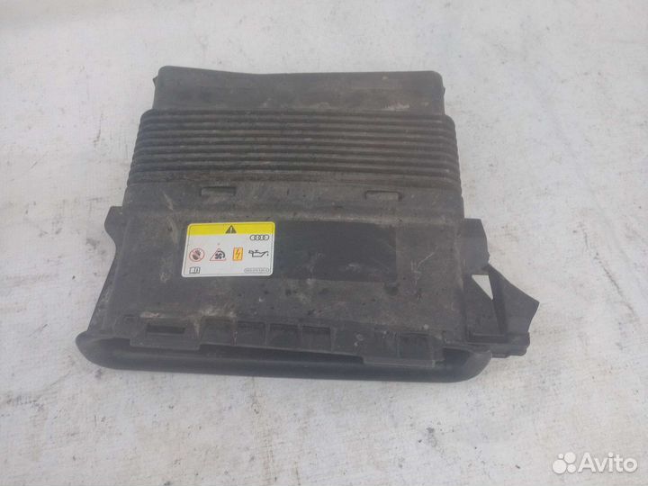 Патрубок воздушного фильтра правый Audi Q7