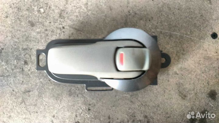 Ручка салона задняя правая Nissan Micra K12E