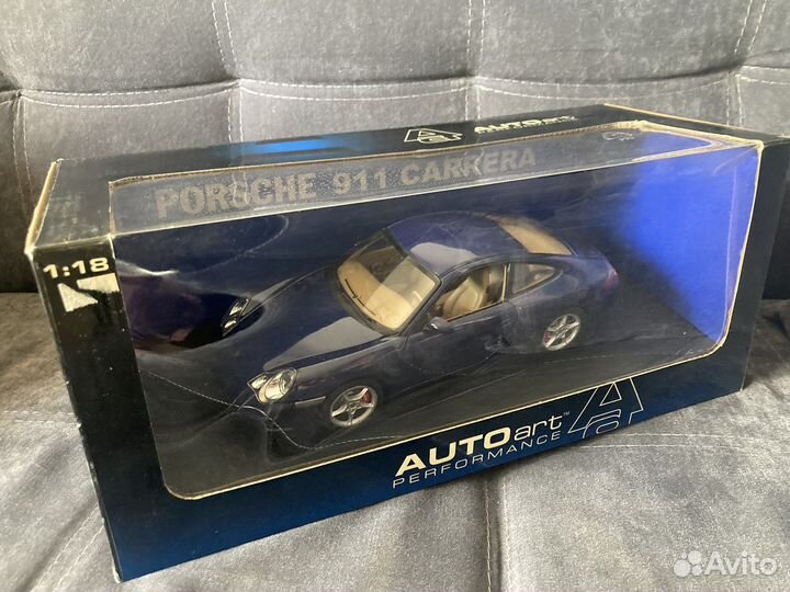 Porsche 911 (996) AutoArt 1/18