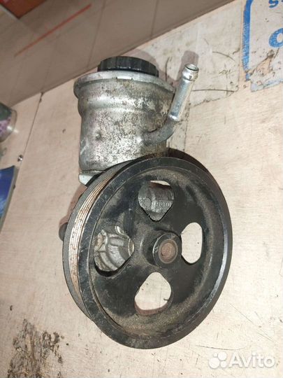 Насос гидроусилителя Toyota Avensis II 2003-2008