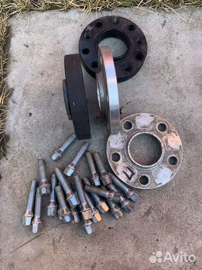 Приставки на бмв перид 1.5 задние 2.5 с болтами