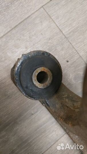 Рычаг подвески нижний левый Volkswagen Touareg